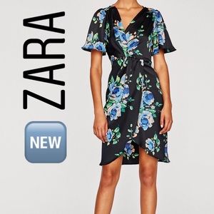 Zara 🆕 with tags Knotted floral print dress